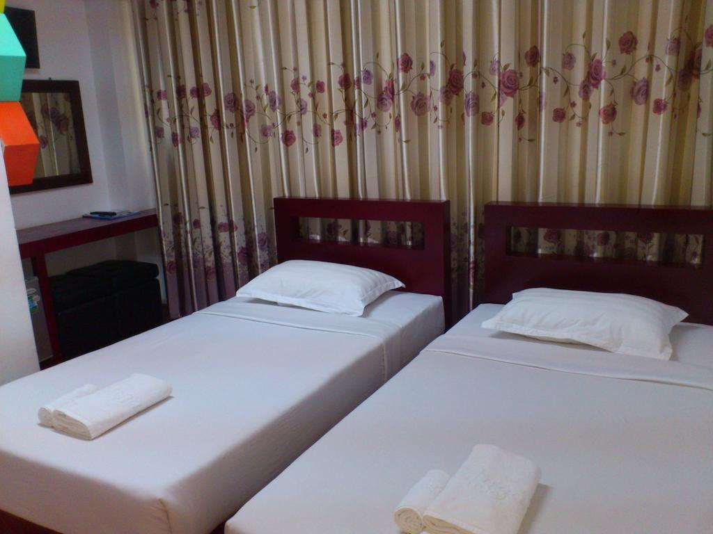 Agga Youth Hotel Yangon Room photo