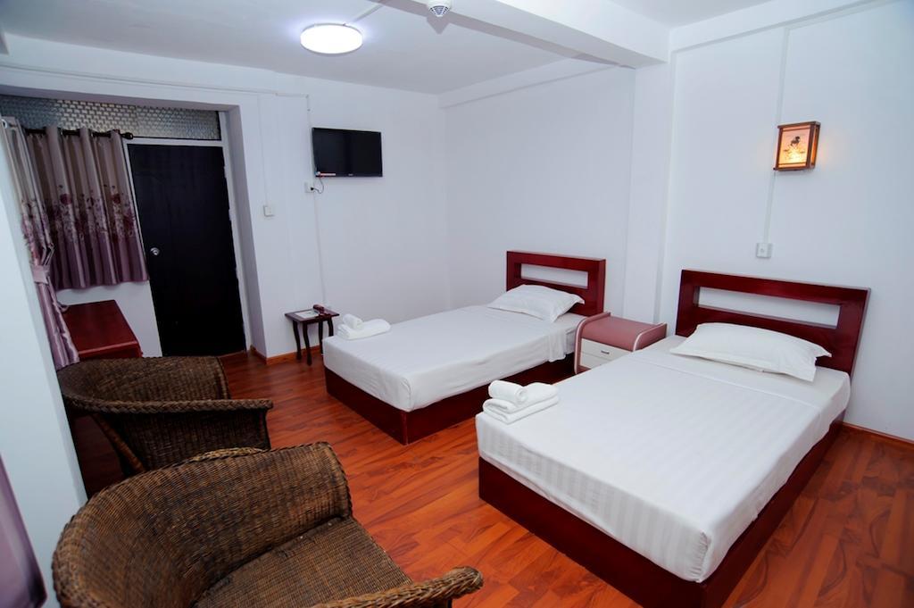 Agga Youth Hotel Yangon Room photo