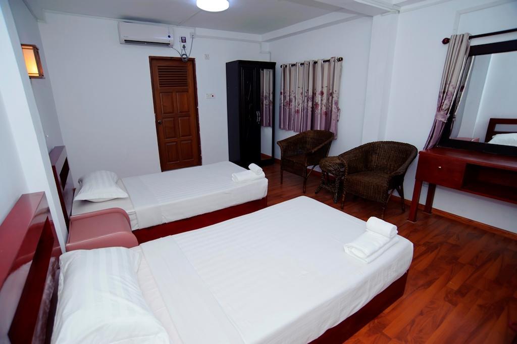 Agga Youth Hotel Yangon Room photo