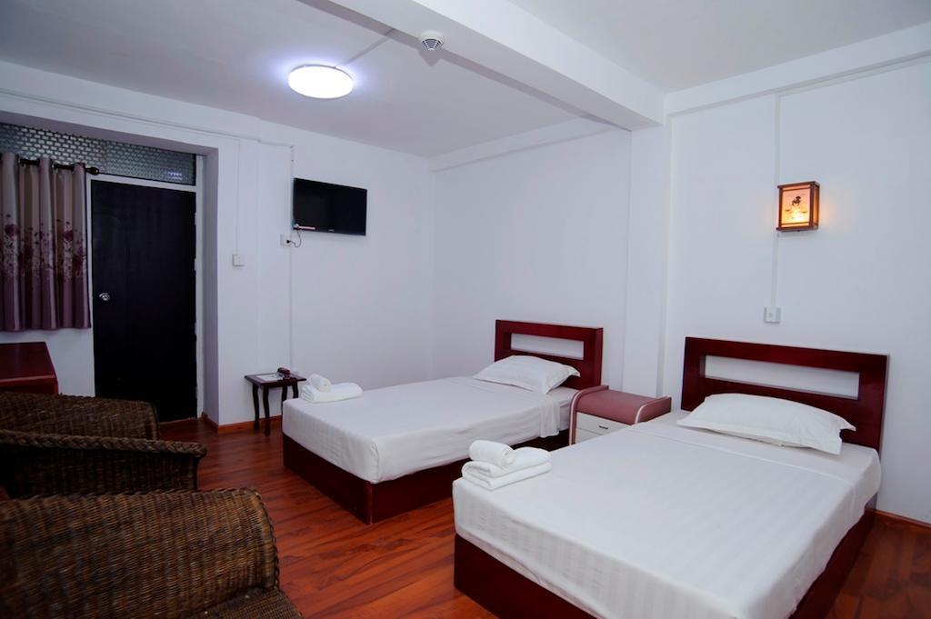 Agga Youth Hotel Yangon Room photo