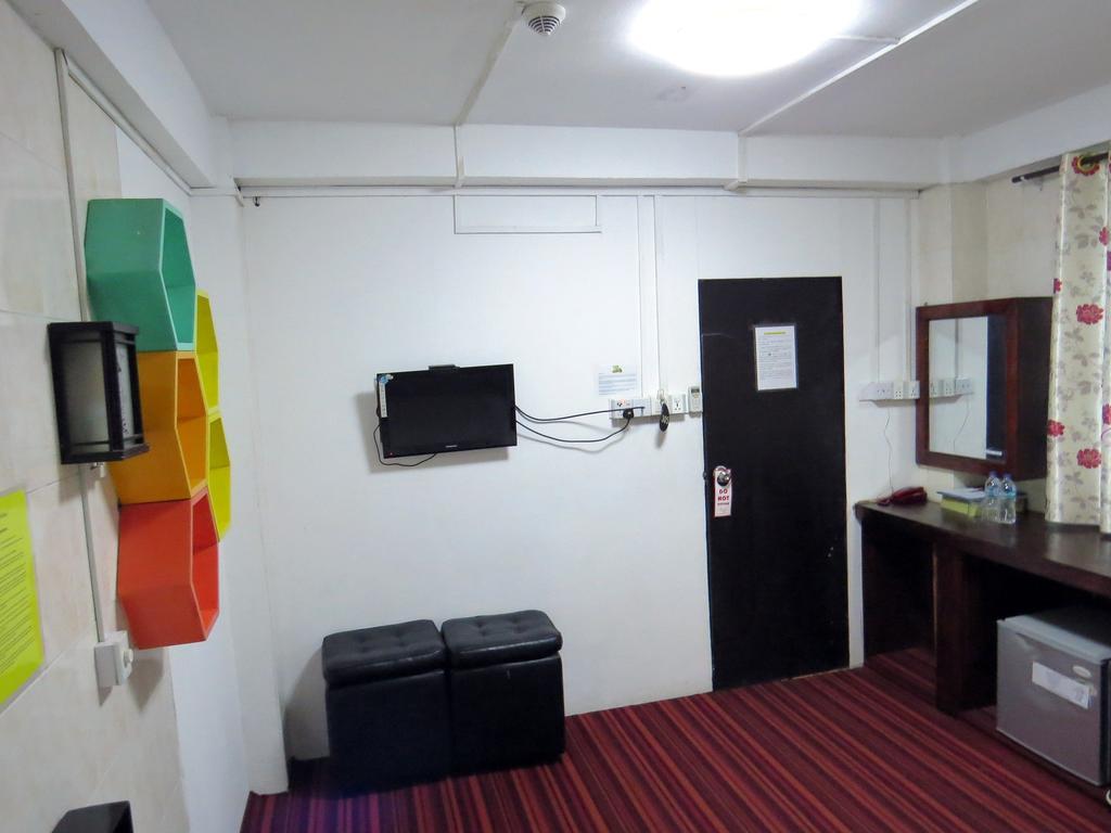 Agga Youth Hotel Yangon Exterior photo