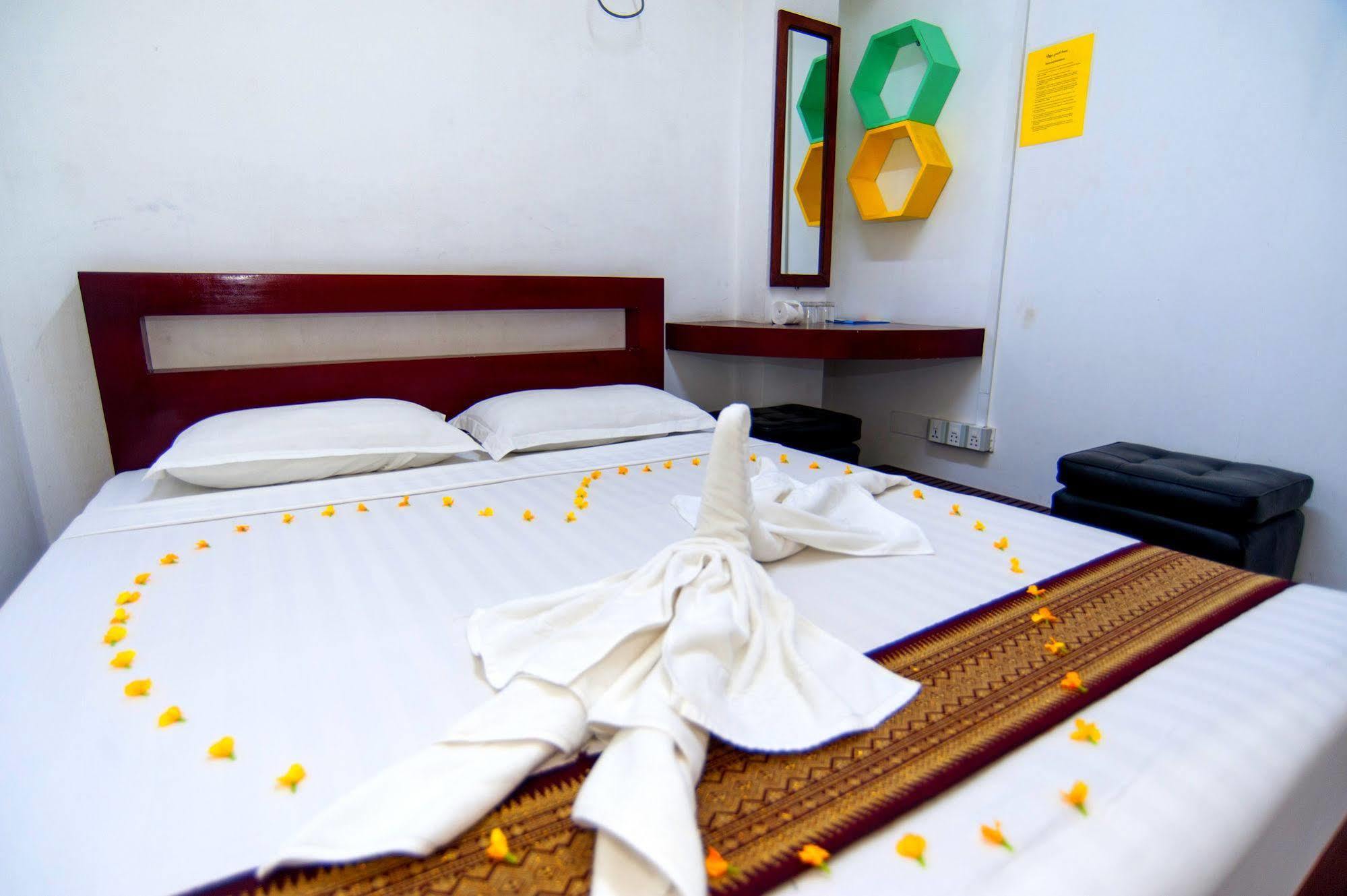Agga Youth Hotel Yangon Exterior photo