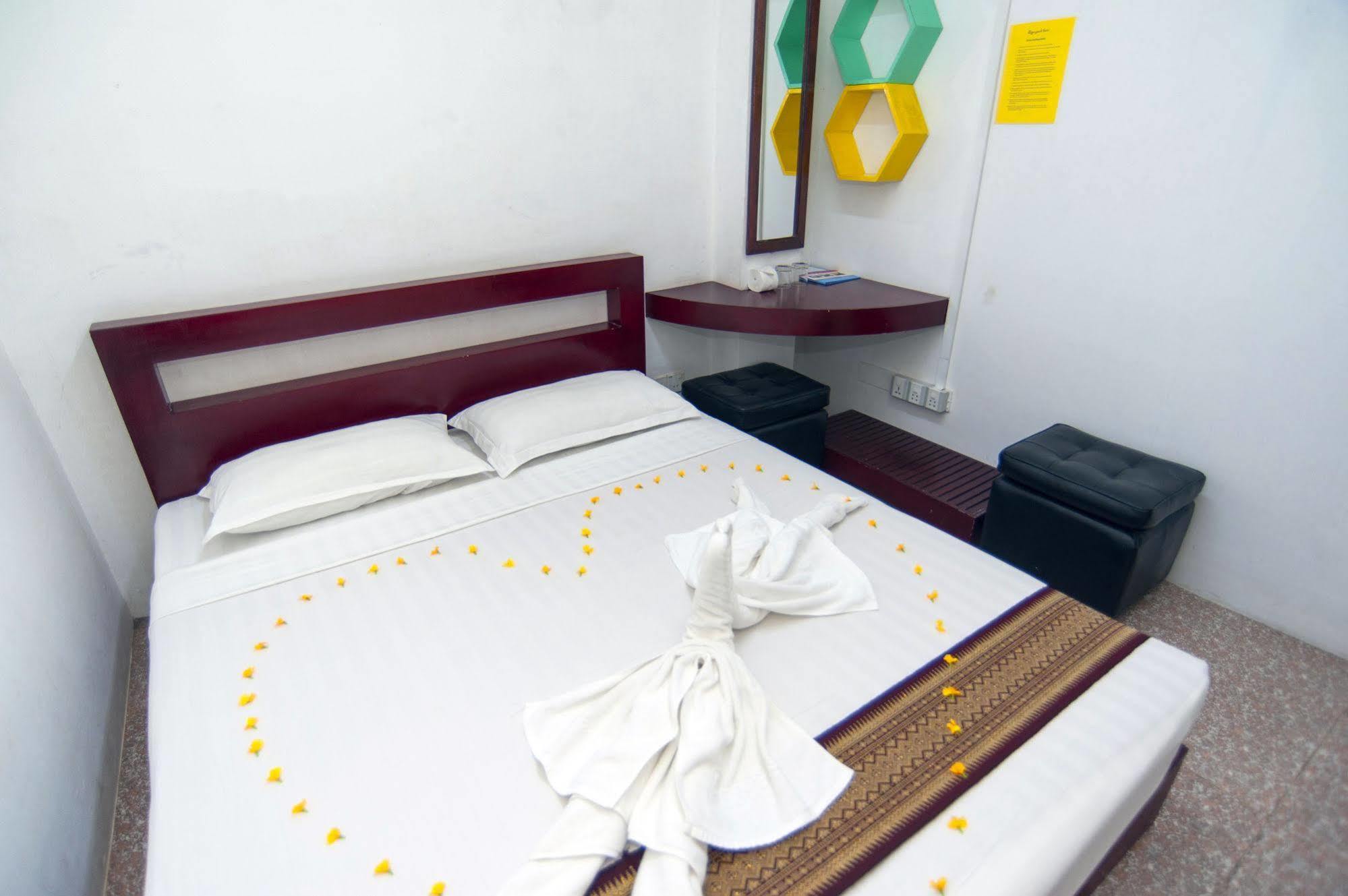 Agga Youth Hotel Yangon Exterior photo